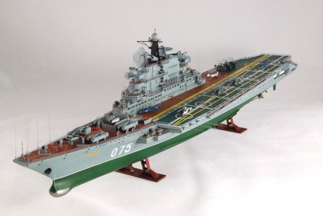ТАВКР «КИЕВ» Trumpeter 1/700.