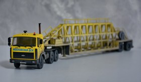 Седельный тягач МАЗ-6422 с полуприцепом-панелевозом