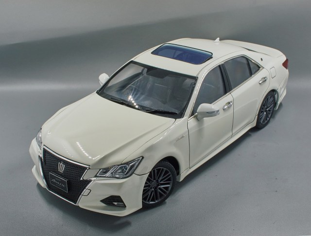 Toyota Crown Athlete grs214