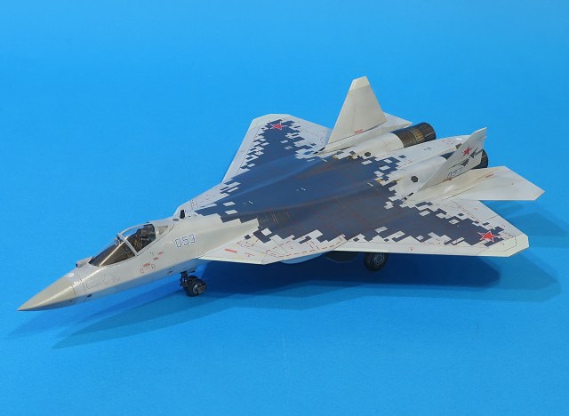 Су-57 в камуфляжной схеме "Охотник"