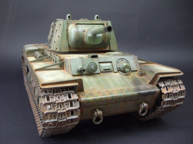 Радиоуправляемый  " КВ-1 "   1/16 .