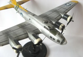 В-17 1:72 Академия