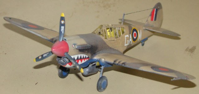 P-40M от HobbyBoss - ужас kit, летящий на крыльях пустыни