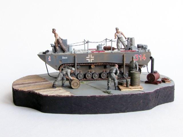 Land Wasser Schlepper-II "Klara"