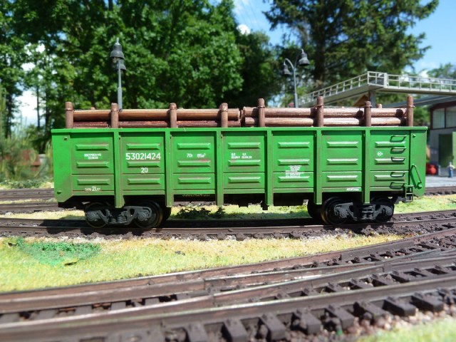 Полувагон 12-1592 (собственник) с грузом леса. Масштаб 1:87(H0)