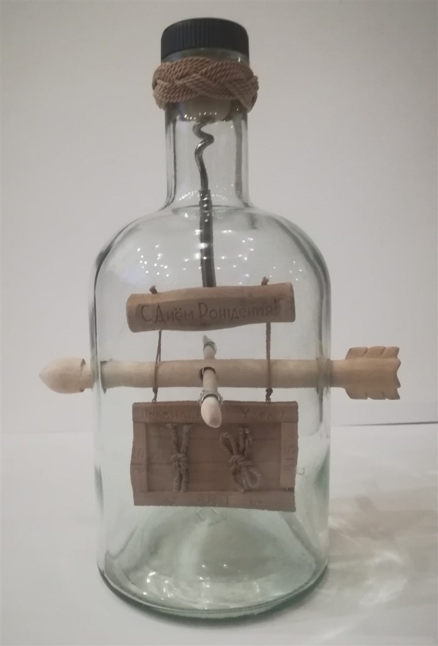Поздравительная композиция в бутылке