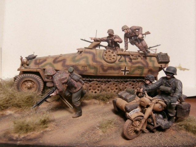 Sd.Kfz.251/1.Ausf.D.     BMW R-75.