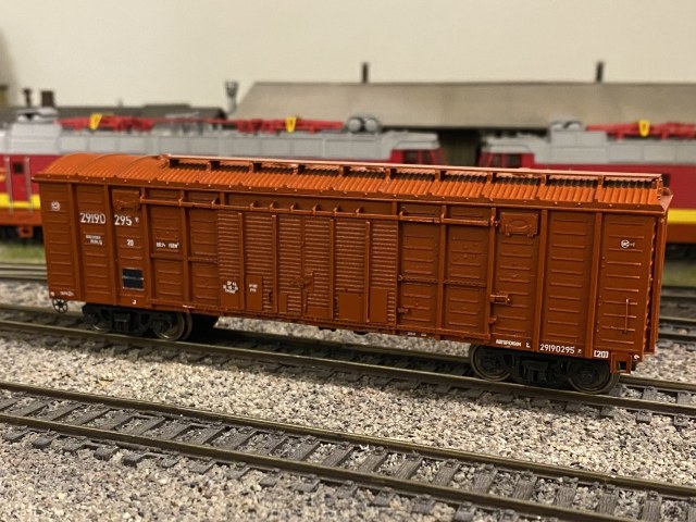 Крытый вагон 11-270