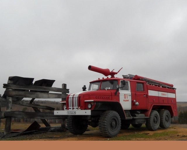 Пожарная цистерна АЦ-40 (4320) ПМ-102В