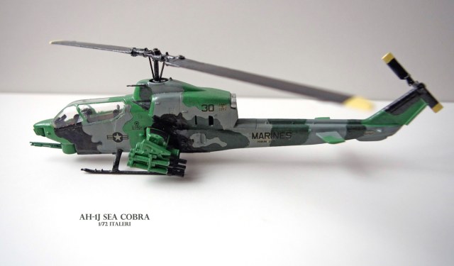 AH-1J SEA COBRA   1/72