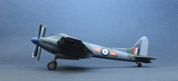 De Havilland Hornet F.3   (Trumpeter . 02894  1:48)