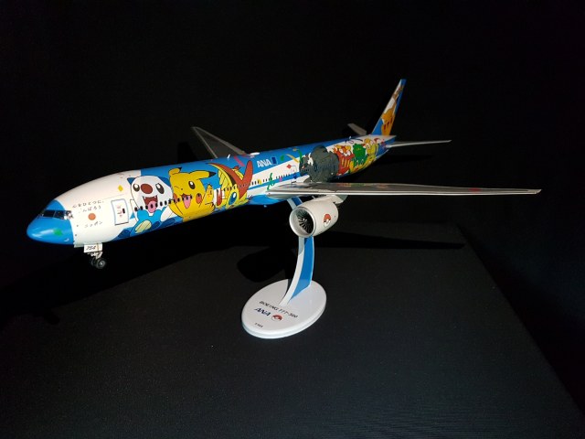 Boeing 777-381 ANA  JA754A Pokemon