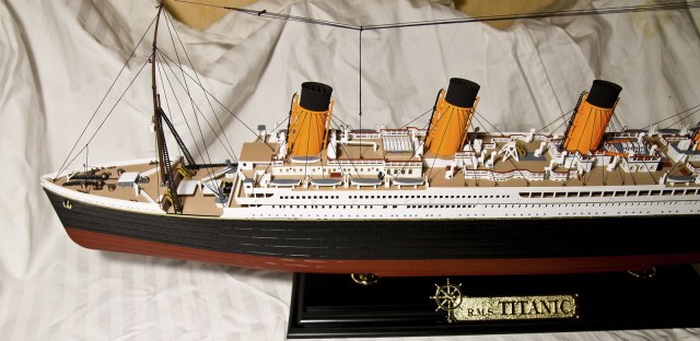 Academy Лайнер "Титаник" Масштаб 1/400