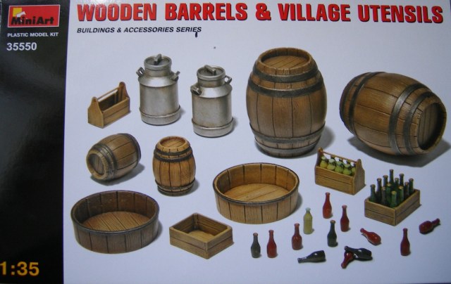 Деревянные бочки и сельская утварь