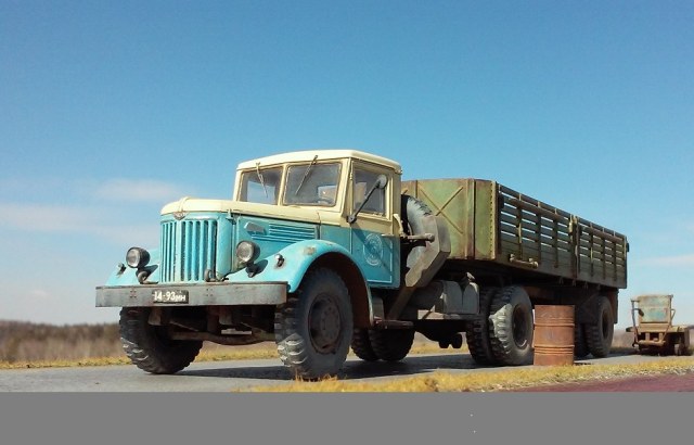 МАЗ-200В с полуприцепом МАЗ-5215