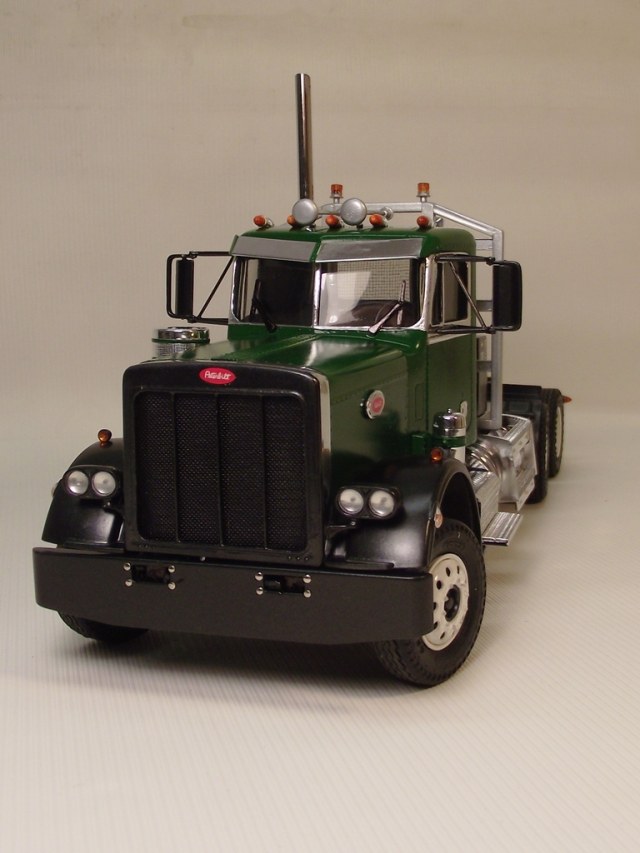 Peterbilt 359 "Pinocchio" (custom version)