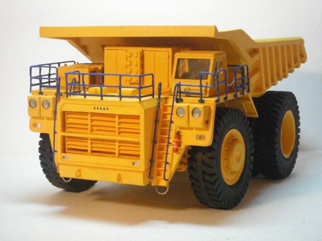 БЕЛАЗ 75306 карьерный самосвал
