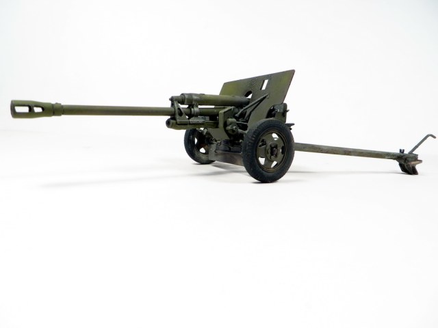 ЗИС-3 из Третьей гвардейской ТА в Берлине