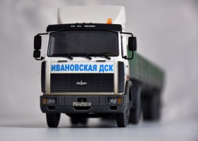 Седельный тягач МАЗ-54323 с полуприцепом