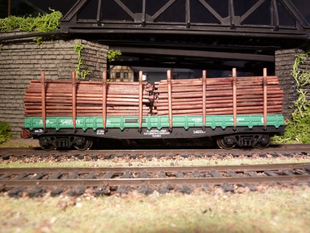 Платформа 13-401 с грузом леса. Масштаб 1:87(H0)