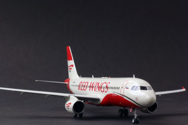 Airbus A320 Red Wings VP-BWW