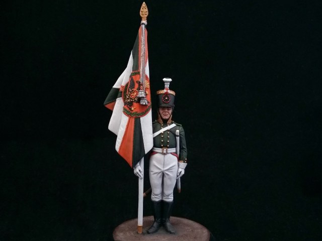 Подпрапорщик Полтавского мушкетерского полка с полковым знаменем. Россия, 1803-06 года