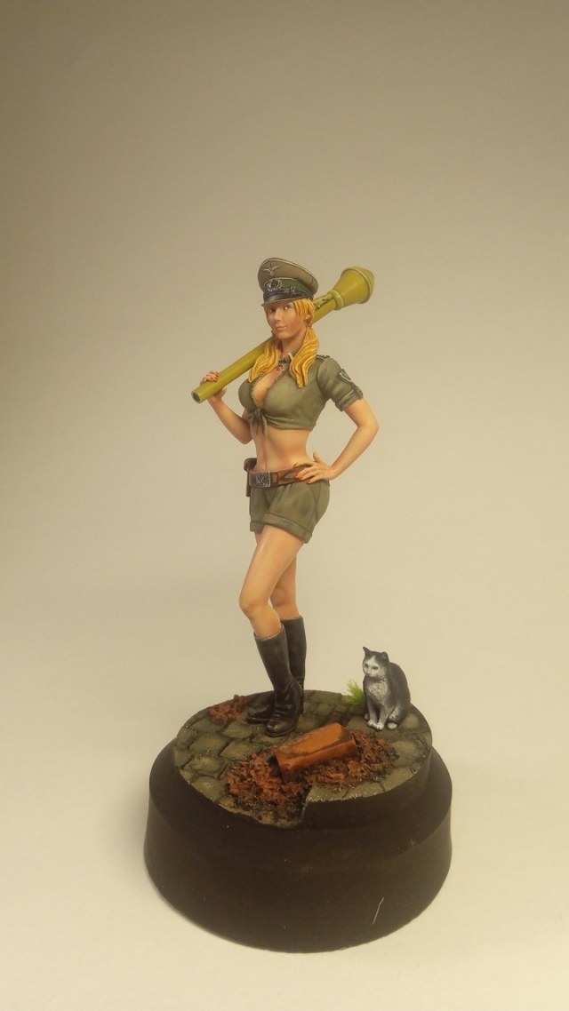 Девушка с фаустпатроном