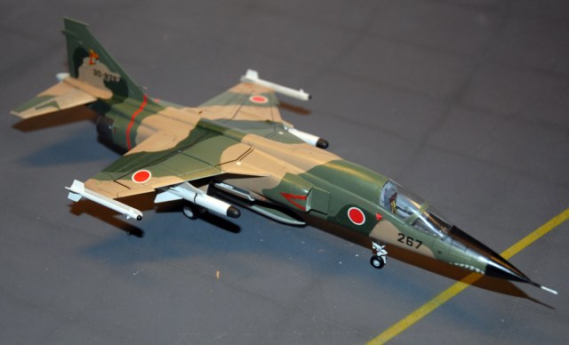 Mitsubishi F-1