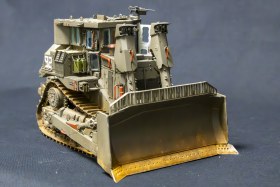 Тяжелый бронированный бульдoзeр Caterpillar D9R