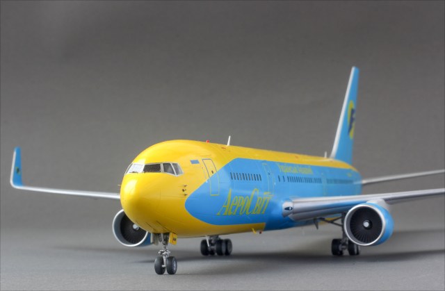 Boeing 767 AeroSvit UR-AAH