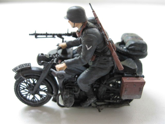 БМВ Р 12 с экипажем