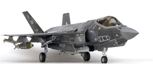 Lockheed Martin F-35 Lightning II. Italeri 1/32.