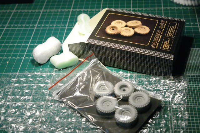 Колеса для HUMVEE от Panzer Art (1:35)