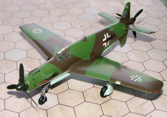 Истребитель-бомбардировщик  Дорнье Do335