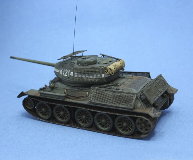 Т-34-85 с сетчатыми экранами