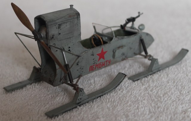 Боевые аэросани РФ -8