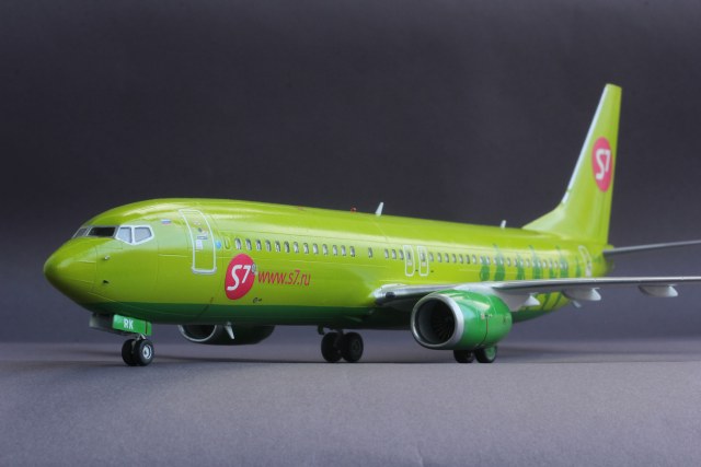 Boeing 737 S7 airlines vq-brk