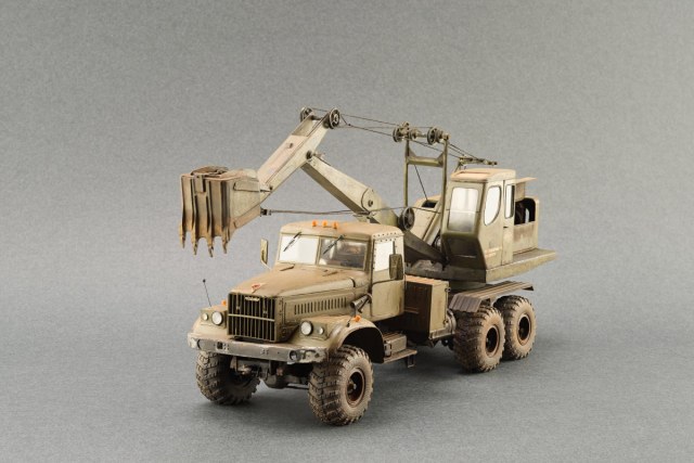 Военный экскаватор Э-305БВ