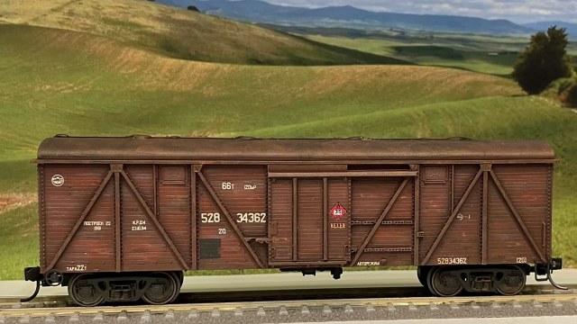 Крытый вагон 11-066