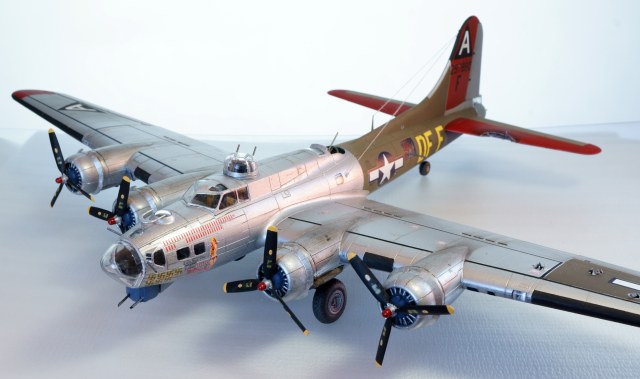 Повреждённый, но не побеждённый B-17G