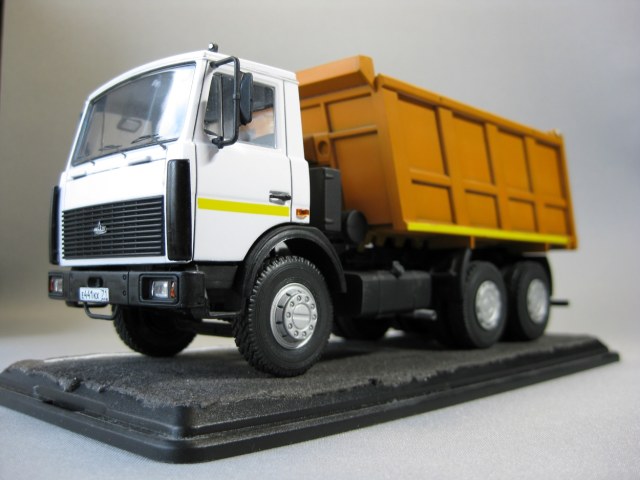 МАЗ-5516 самосвал