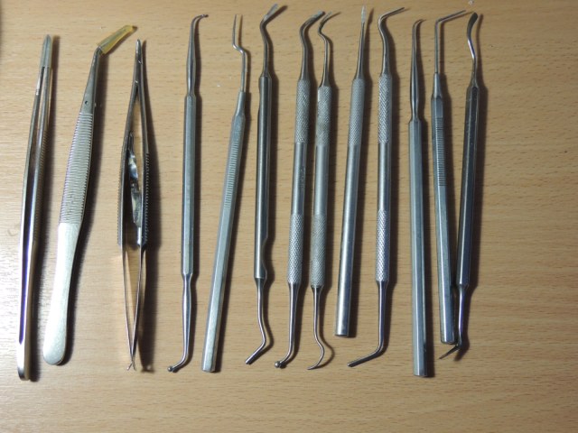 стоматологический инструмент