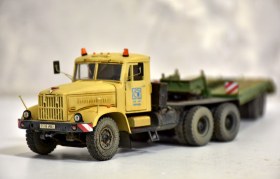 Седельный тягач КРаЗ-258Б1 с полуприцепом-тяжеловозом ЧМЗАП-5523А