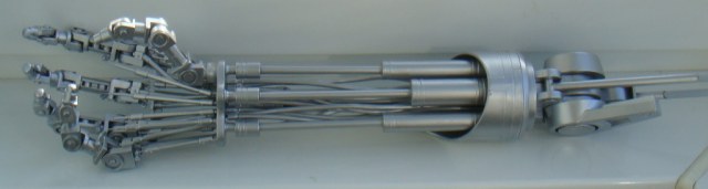 Правая рука эндоскелета Т- 800