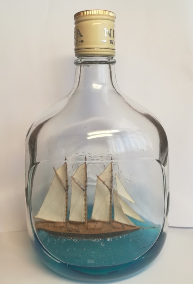 Модель шхуны Atlantic в бутылке. Масштаб 1:600.