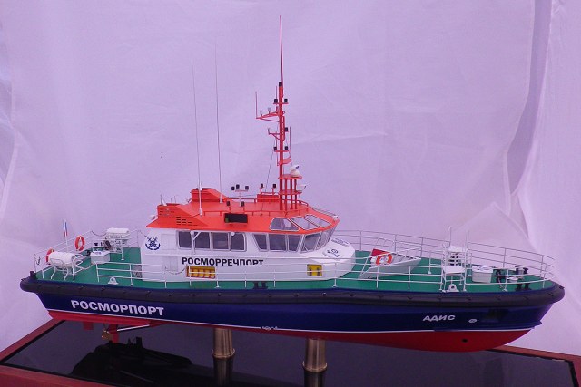 Рабочий катер "Адис"