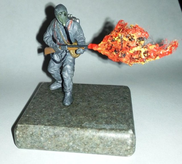 Огнеметчик