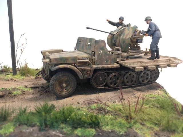 German Half-Track Sd.Kfz. 10/5 & 2 cm Flak38