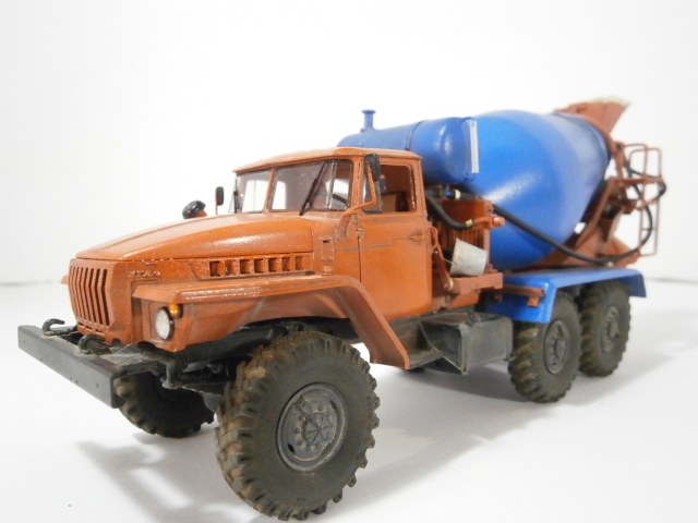 Автобетономешалка на шасси Урал-4320