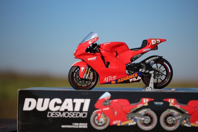 Ducati Desmosedici 2004 No.65 Loris Capirossi